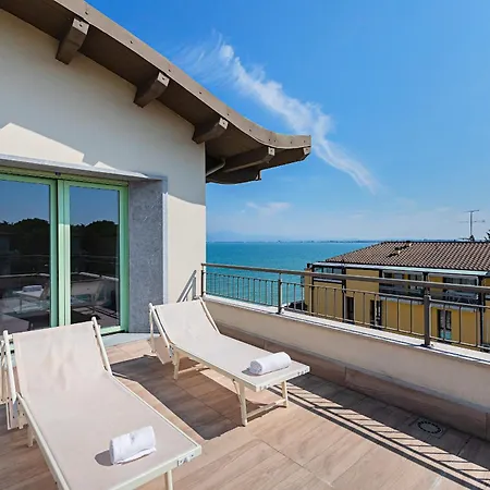 Apartment Residenza Miralago Penthouse By Wonderful Italy Desenzano del Garda
